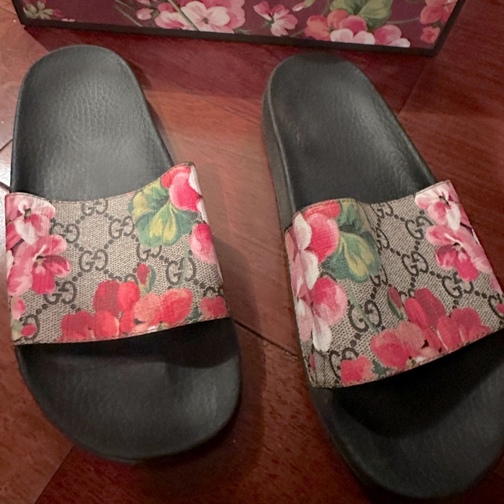 Gucci slides - come with dust bags and box. Gently used.